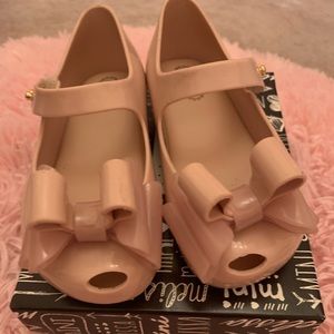 Mini Melissa Ultragirl-- Size 9